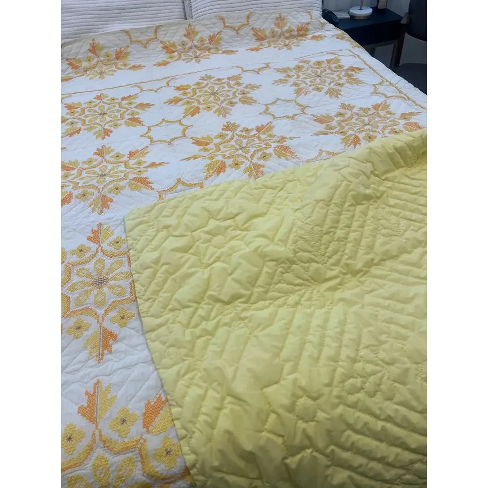 Quilt Queen Blanket Coverlet Vintage honey bee yellow floral Cross Stitched